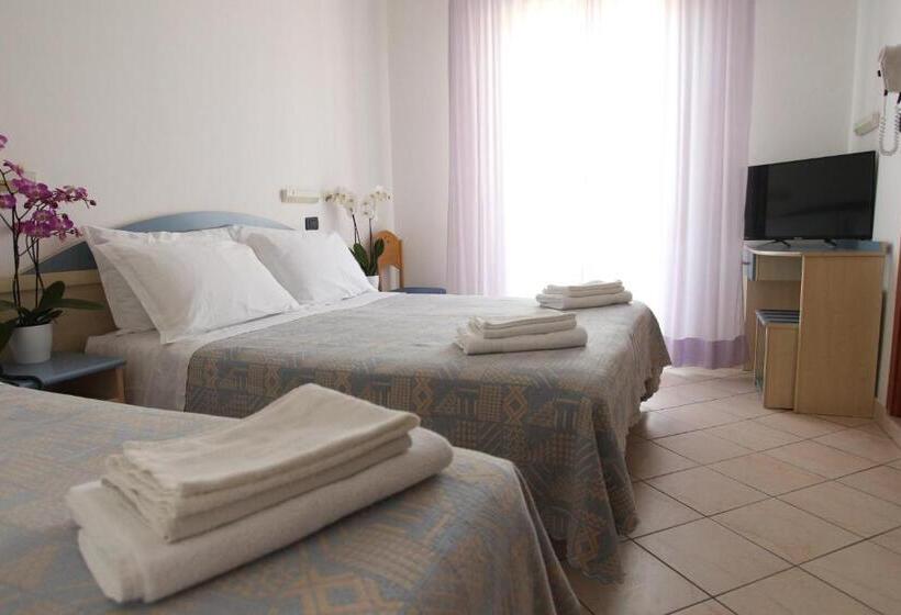 Трехместный Номер Стандарт с Балконом, Giorg