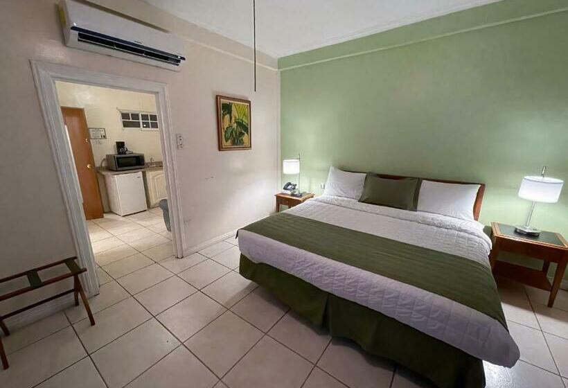 سوئیت با بالکن, Grand Coastal