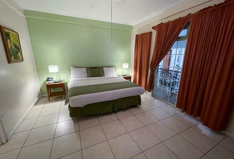 سوئیت با بالکن, Grand Coastal