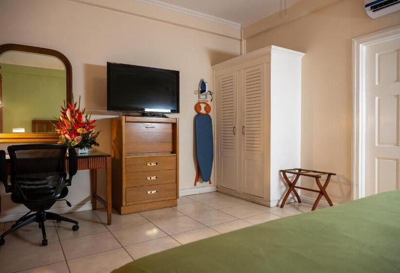 سوئیت با بالکن, Grand Coastal