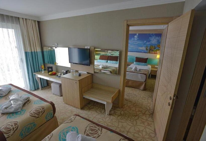 اتاق خانوادگی با چشم‌انداز کوه, Izgrev Spa&aqua Park