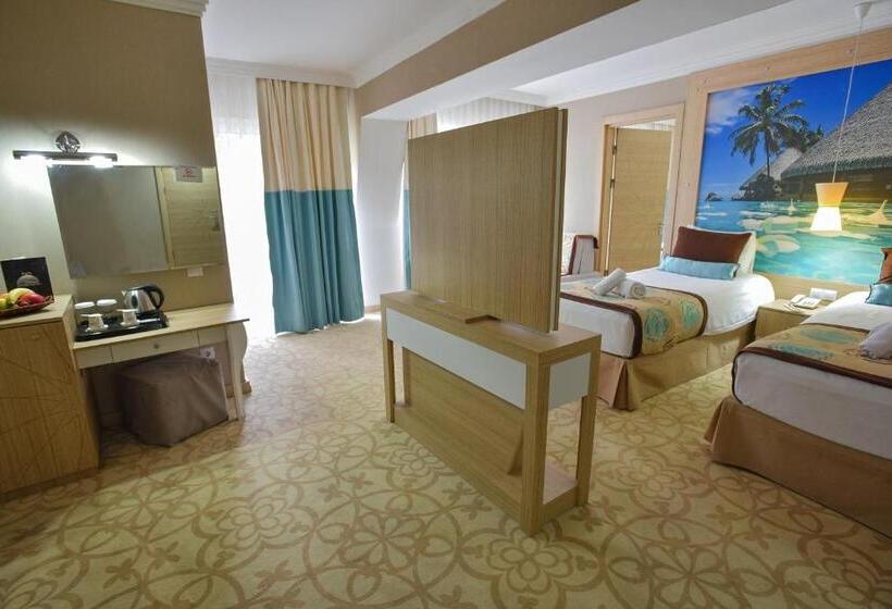 اتاق خانوادگی با چشم‌انداز کوه, Izgrev Spa&aqua Park