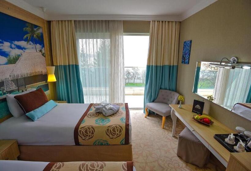 اتاق استاندارد با چشم‌انداز دریاچه, Izgrev Spa&aqua Park