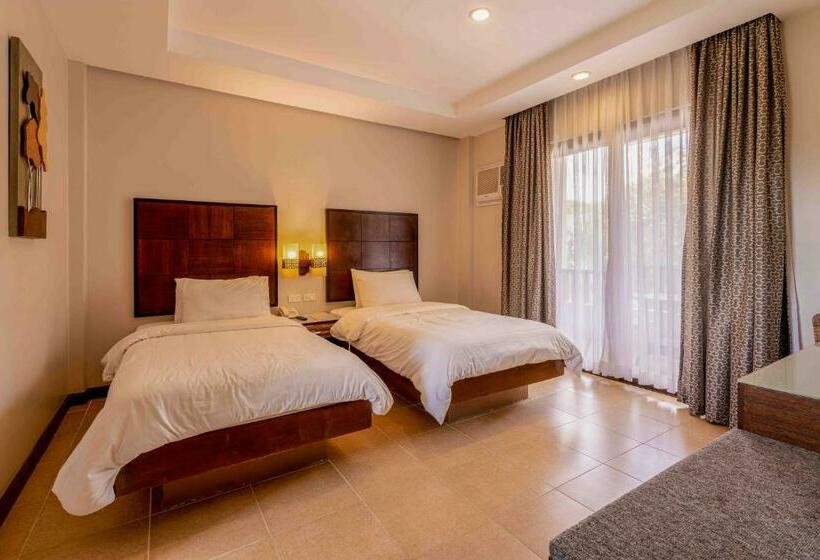 חדר משפחתי, Mo2 Lagoon Coron