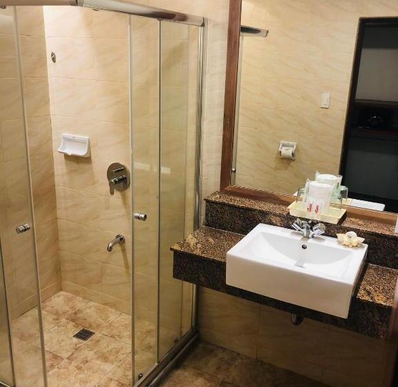 חדר משפחתי, Mo2 Lagoon Coron