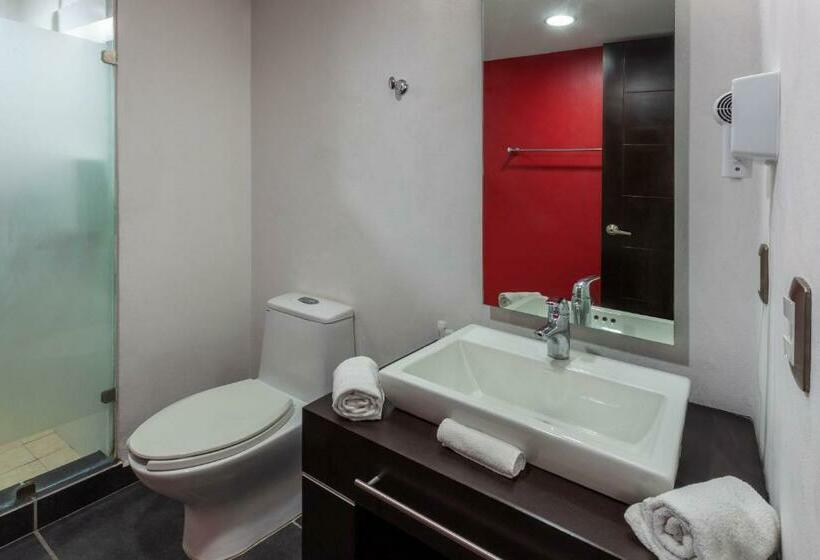 غرفة قياسية سرير كينج, Ramada By Wyndham Acapulco Hotel & Suites