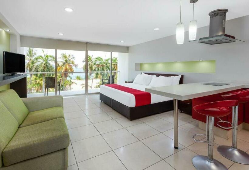 غرفة قياسية سرير كينج, Ramada By Wyndham Acapulco Hotel & Suites