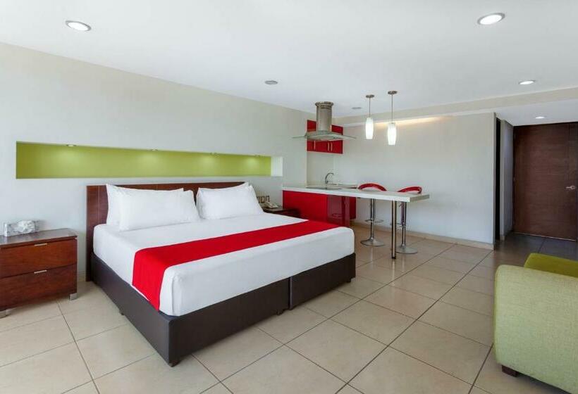 غرفة قياسية سرير كينج, Ramada By Wyndham Acapulco Hotel & Suites