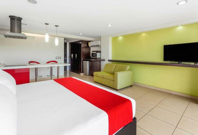 اتاق استاندارد با تخت بزرگ, Ramada By Wyndham Acapulco Hotel & Suites