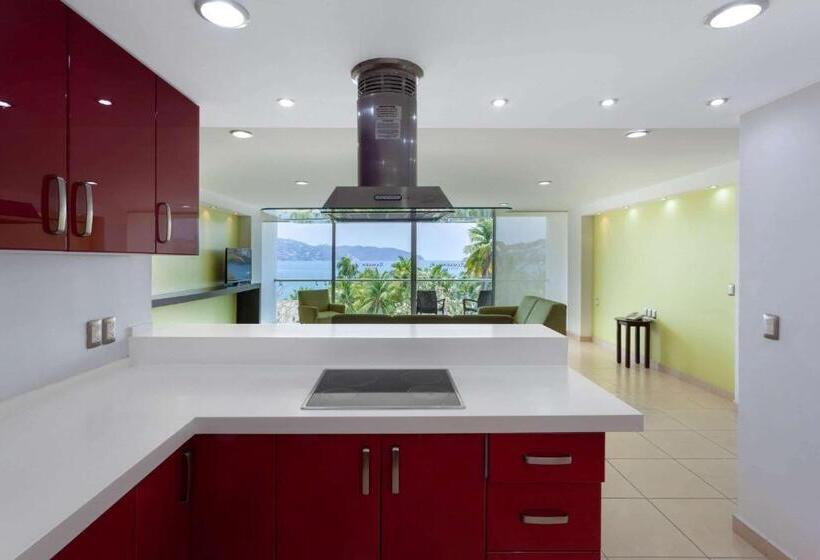 جناح جونيور, Ramada By Wyndham Acapulco Hotel & Suites