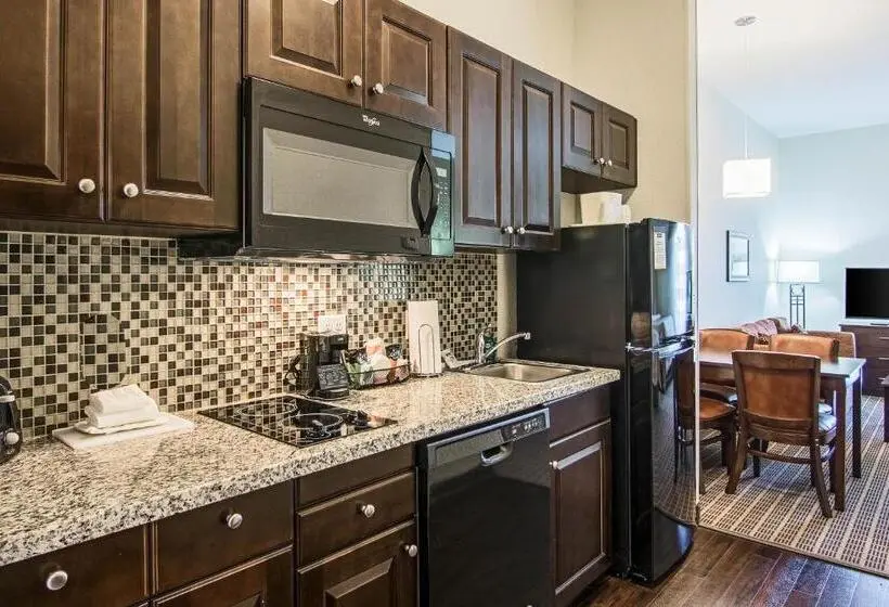Sviitti, Sleep Inn & Suites Westnear Medical Center