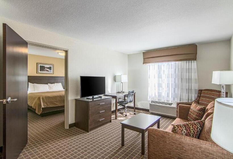 جناح, Sleep Inn & Suites Westnear Medical Center