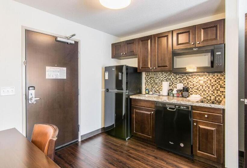 جناح, Sleep Inn & Suites Westnear Medical Center