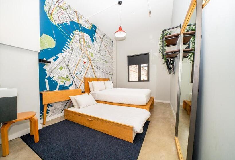 标准三人间, The Baltic