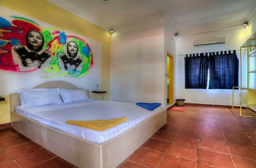 スタンダードルーム, The Funky Village