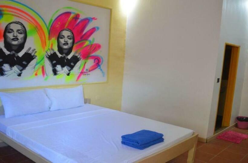 スタンダードルーム, The Funky Village