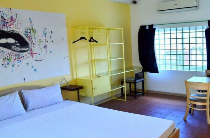 スタンダードルーム, The Funky Village