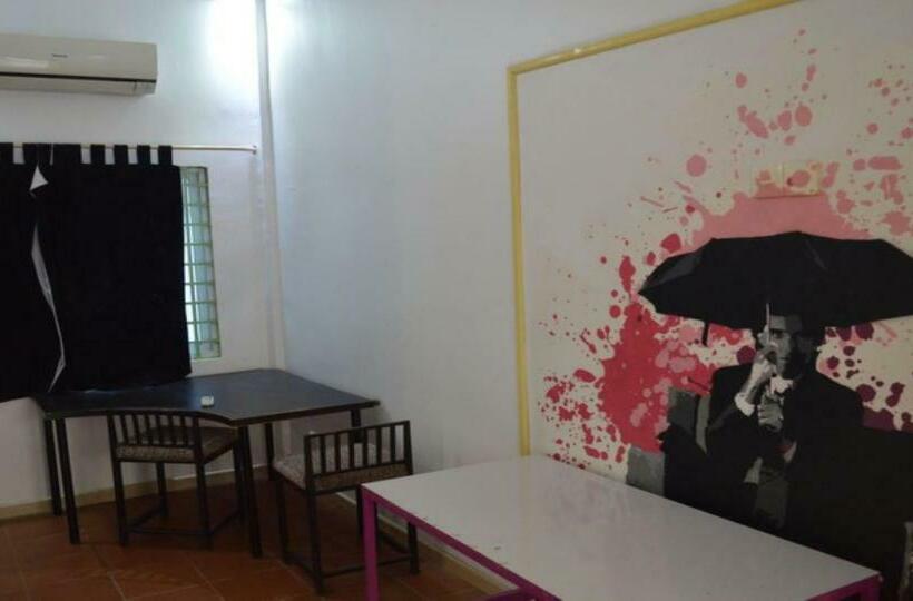 スタンダードルーム, The Funky Village