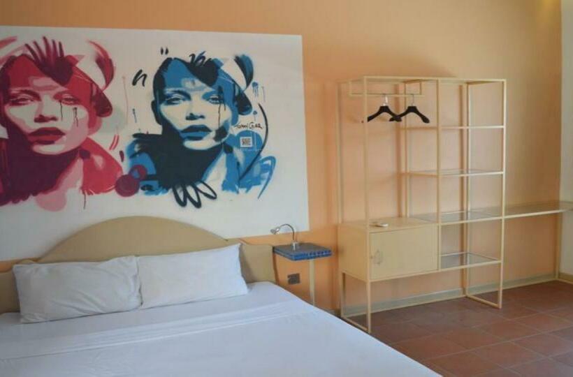 スタンダードルーム, The Funky Village