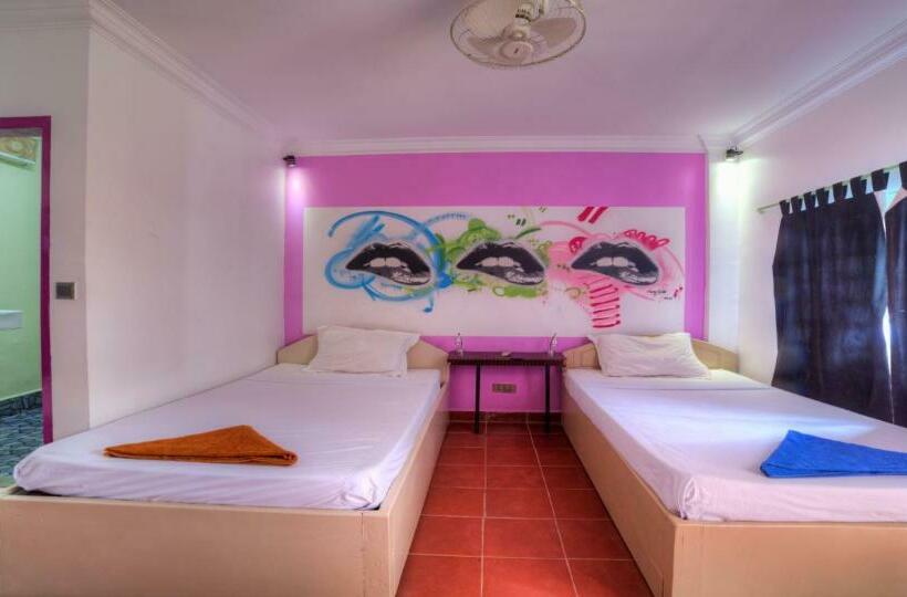 スタンダードルーム, The Funky Village