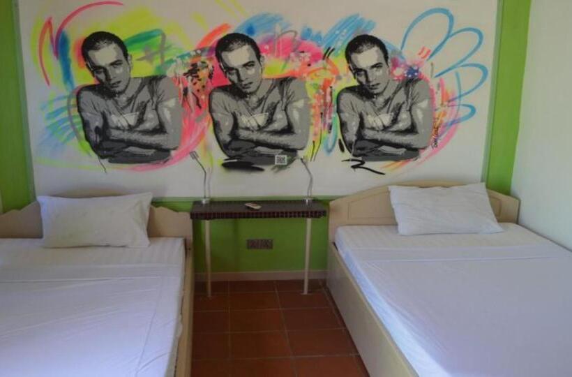 スタンダードルーム, The Funky Village