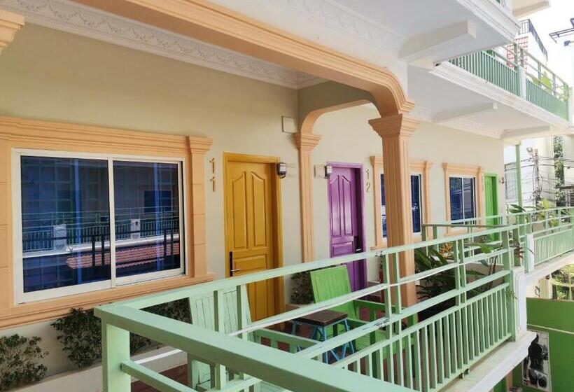 ルームシェアのワンベッド, The Funky Village