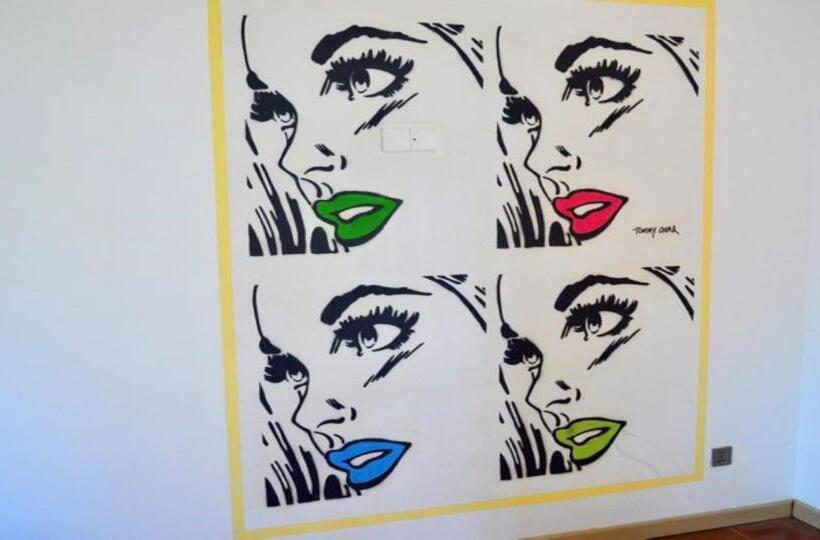 ルームシェアのワンベッド, The Funky Village