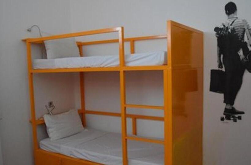 ファミリールーム, The Funky Village