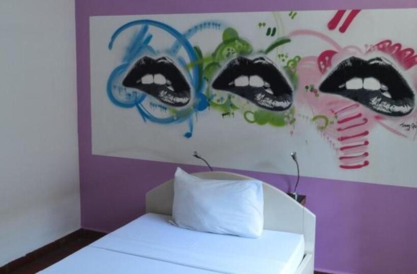 バス共有のスタンダードルーム, The Funky Village