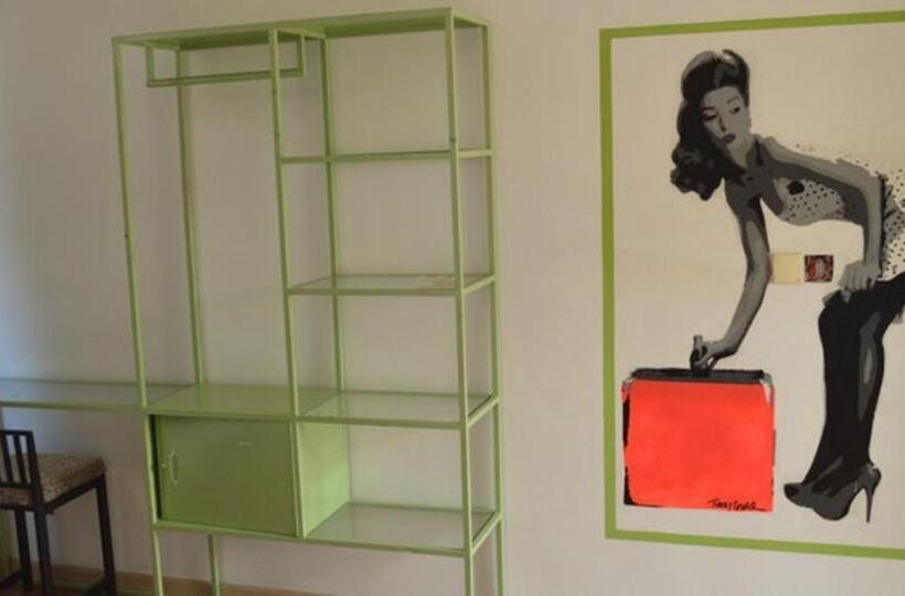 バス共有のスタンダードルーム, The Funky Village