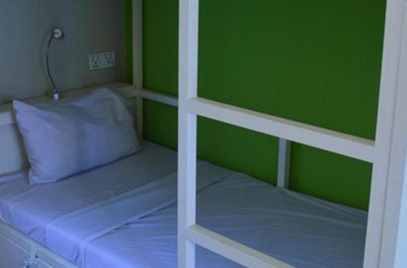 バス共有のスタンダードルーム, The Funky Village