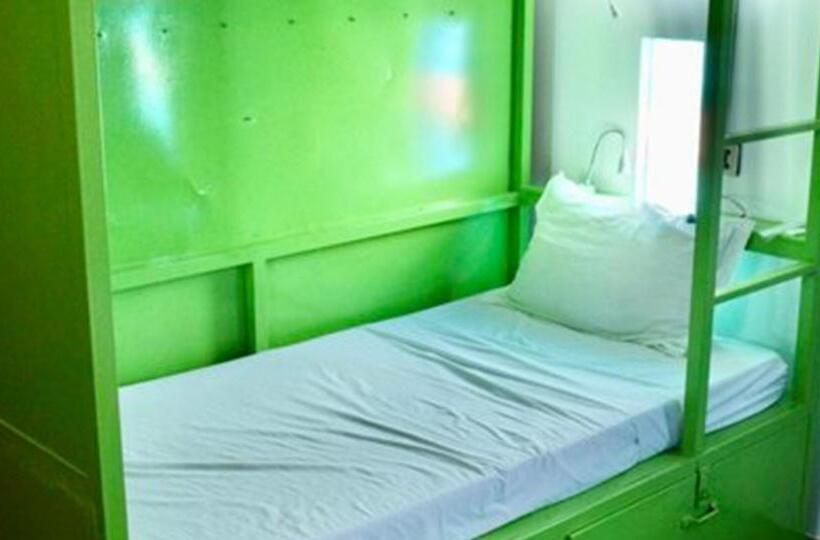 バス共有のスタンダードルーム, The Funky Village