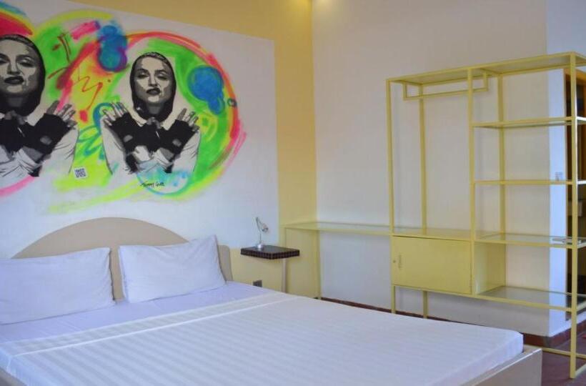 デラックスルーム, The Funky Village