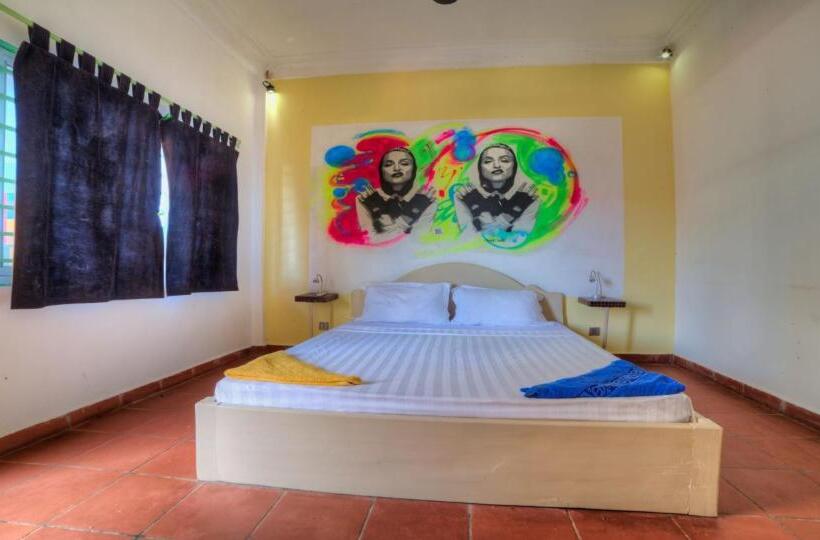 デラックスルーム, The Funky Village