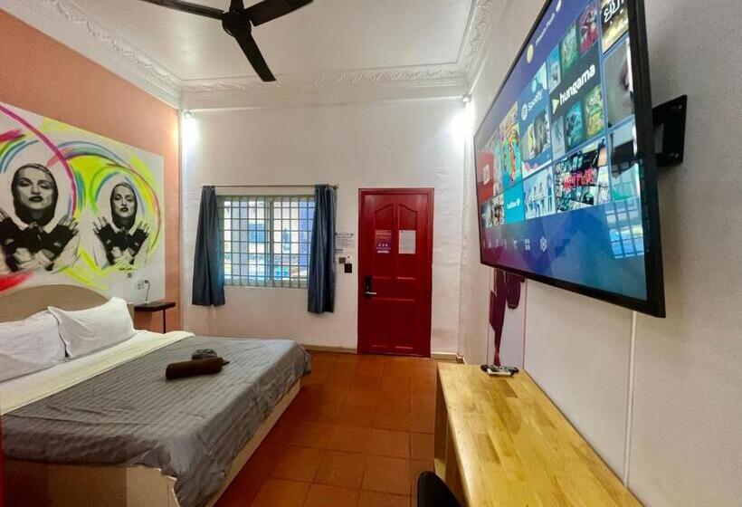 デラックスルーム, The Funky Village