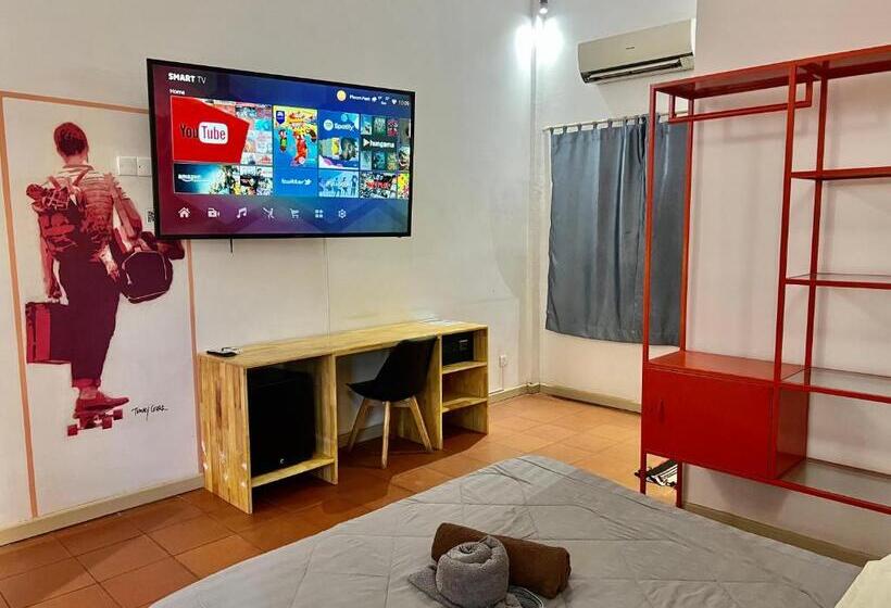 デラックスルーム, The Funky Village