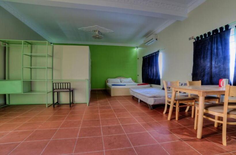 ファミリールーム, The Funky Village