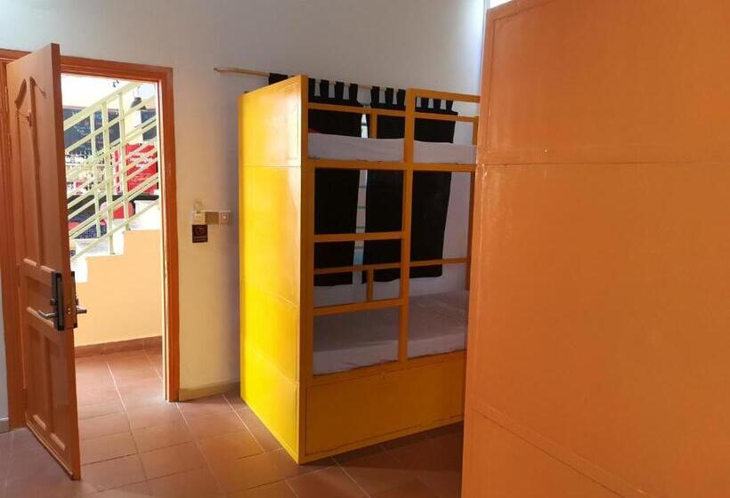 バス共有のスタンダードルーム, The Funky Village