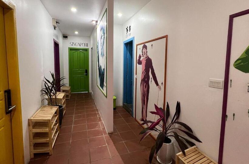 ルームシェアのワンベッド, The Funky Village