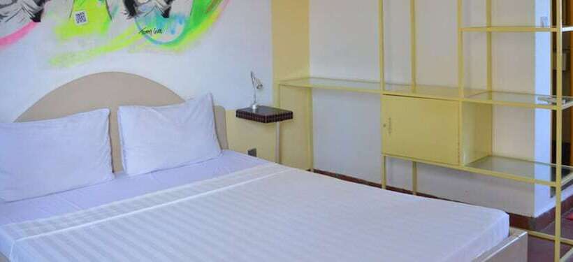 デラックスルーム, The Funky Village