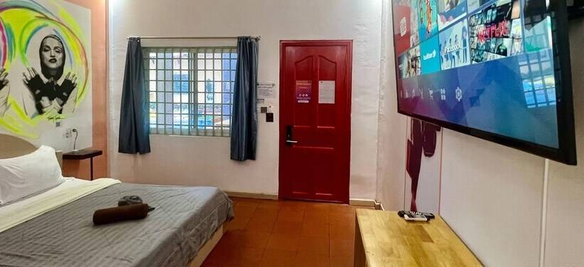 デラックスルーム, The Funky Village