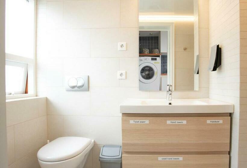 اتاق استاندارد با سرویس بهداشتی مشترک, Old Airline Guesthouse