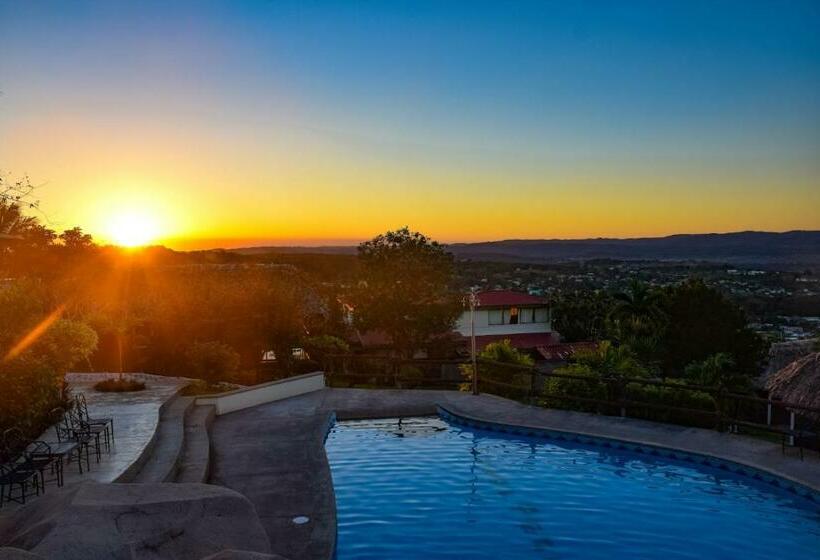 Бунгало Стандарт, Cahal Pech Village Resort