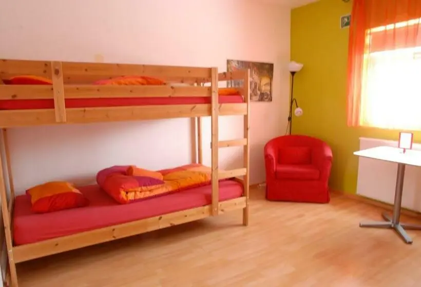 Standard Neljän Hengen Huone Jaettu Kylpyhuone, Grundarfjördur Hostel