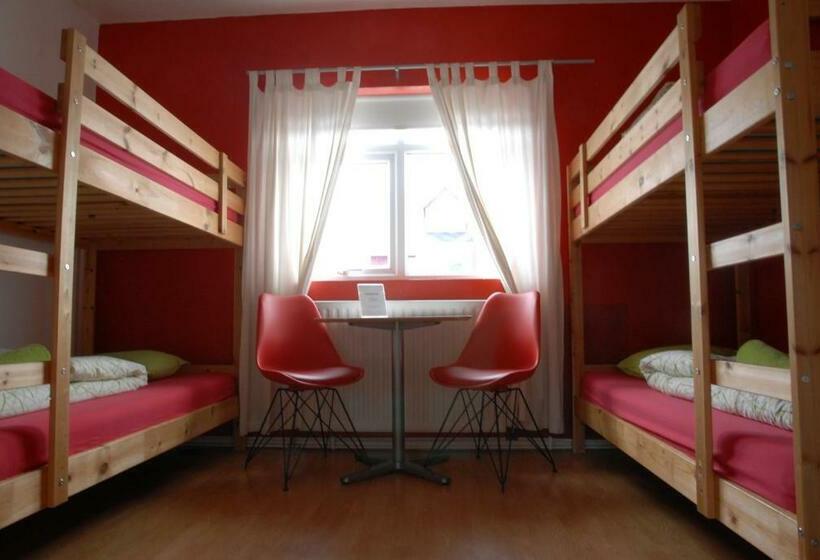 اتاق استاندارد چهارنفره با سرویس بهداشتی مشترک, Grundarfjördur Hostel