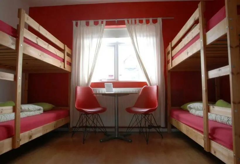 Standard Neljän Hengen Huone Jaettu Kylpyhuone, Grundarfjördur Hostel