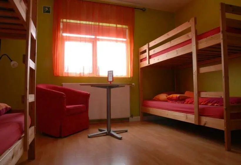 Standard Neljän Hengen Huone Jaettu Kylpyhuone, Grundarfjördur Hostel