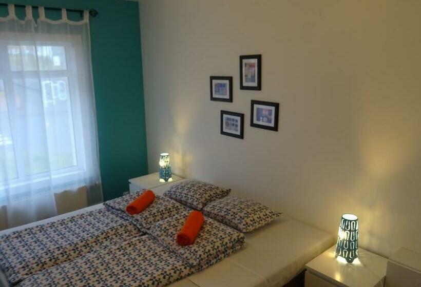اتاق استاندارد با سرویس بهداشتی مشترک, Grundarfjördur Hostel