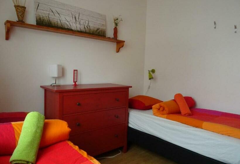 اتاق استاندارد با سرویس بهداشتی مشترک, Grundarfjördur Hostel