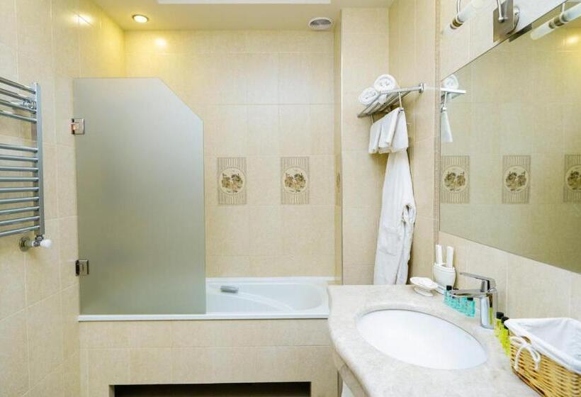 디럭스 패밀리 룸, Amberd